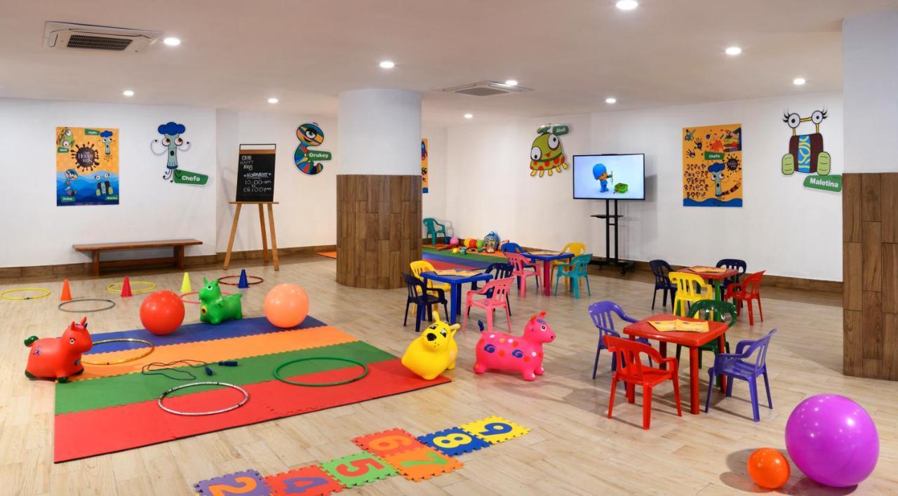 เอชเอส ฮอตซอน สมาร์ต อะกาปุลโก Hotel อากาปุลโก ภายนอก รูปภาพ A classroom at the school